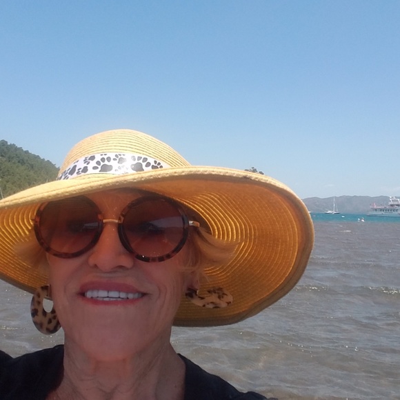 Meet your Posher, Michele - Picture 1 of 1